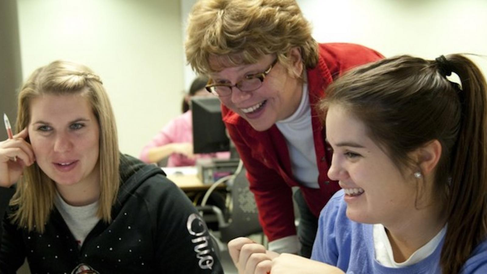 Dr. Deb Rumsey helping students in STAT 1430.